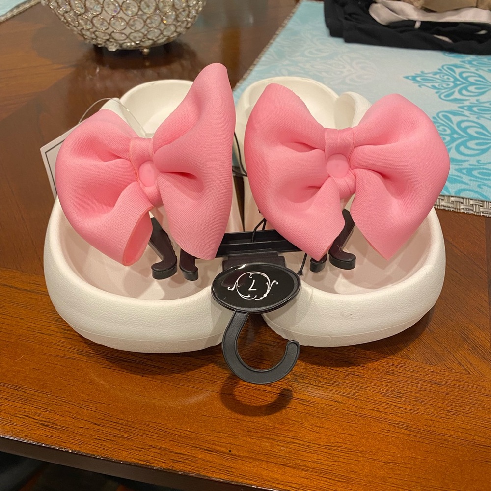 NEW womans cutest shoes ever , size 7, NO smoke/smells/pets